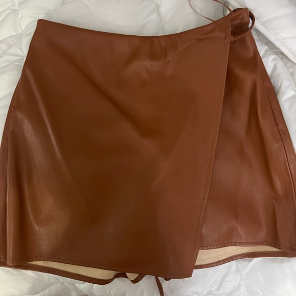 New Without Tags Faux Leather Short Skirt - Picture 1 of 3